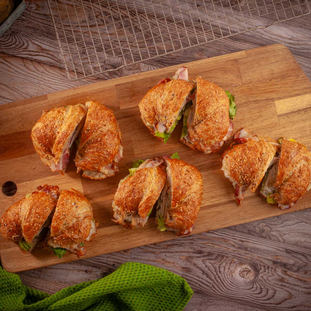 Plateau de Croissants au poulet César AvecPlaisirs