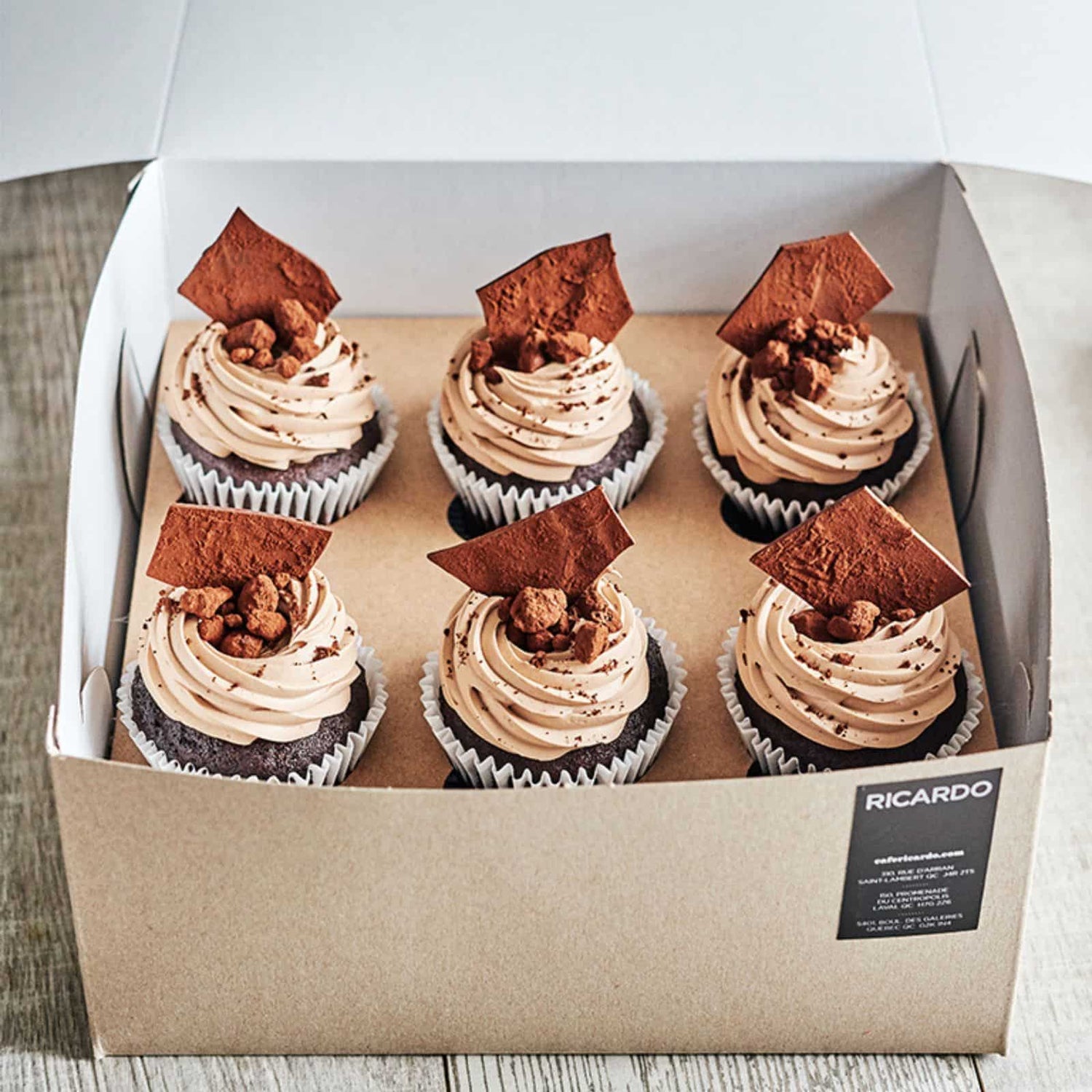 Cupcakes chocolat, tonka et caramel - boîte de 6-AvecPlaisirs Chefs Traiteurs