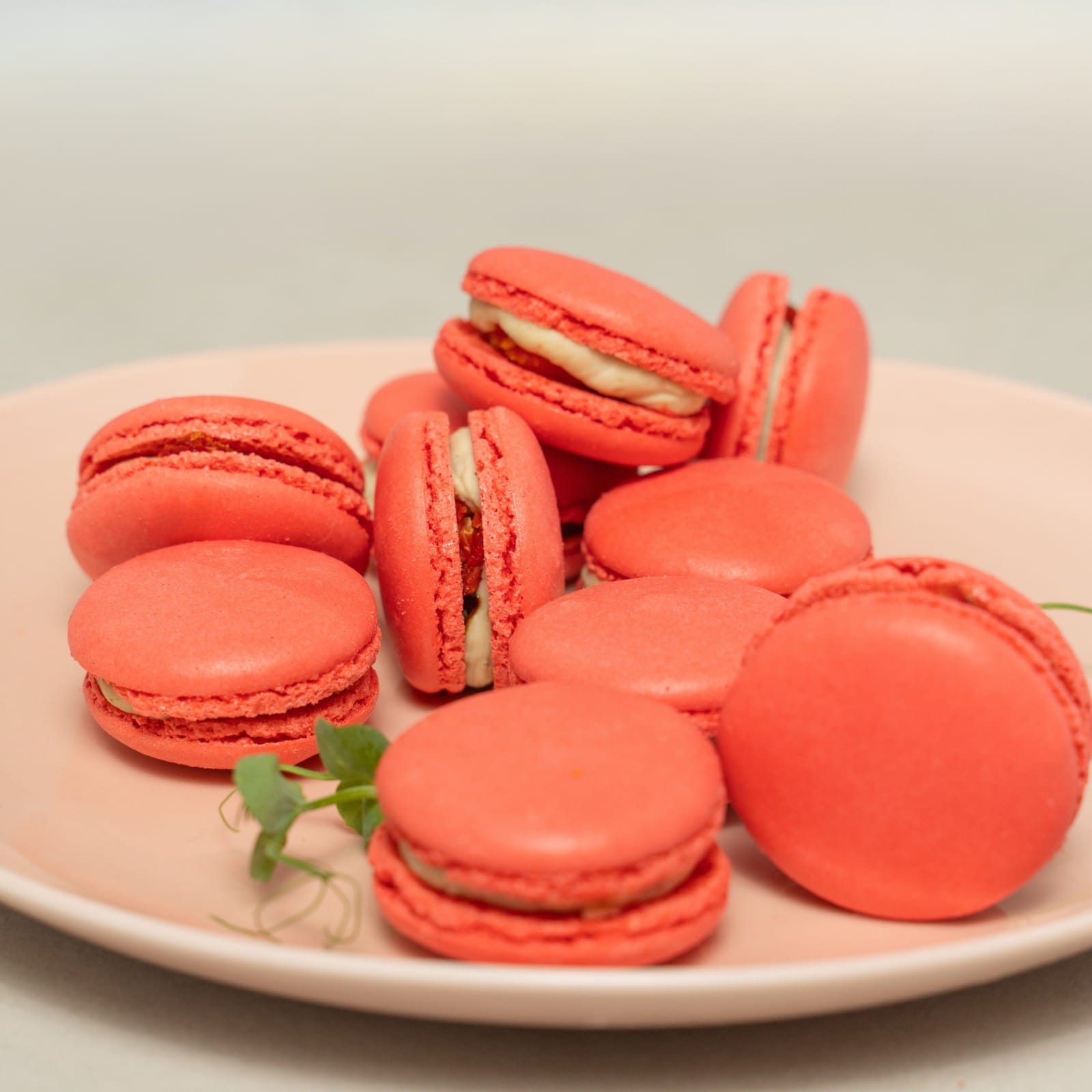 Coffret bouchées - Macarons tomate et basilic-AvecPlaisirs Chefs Traiteurs