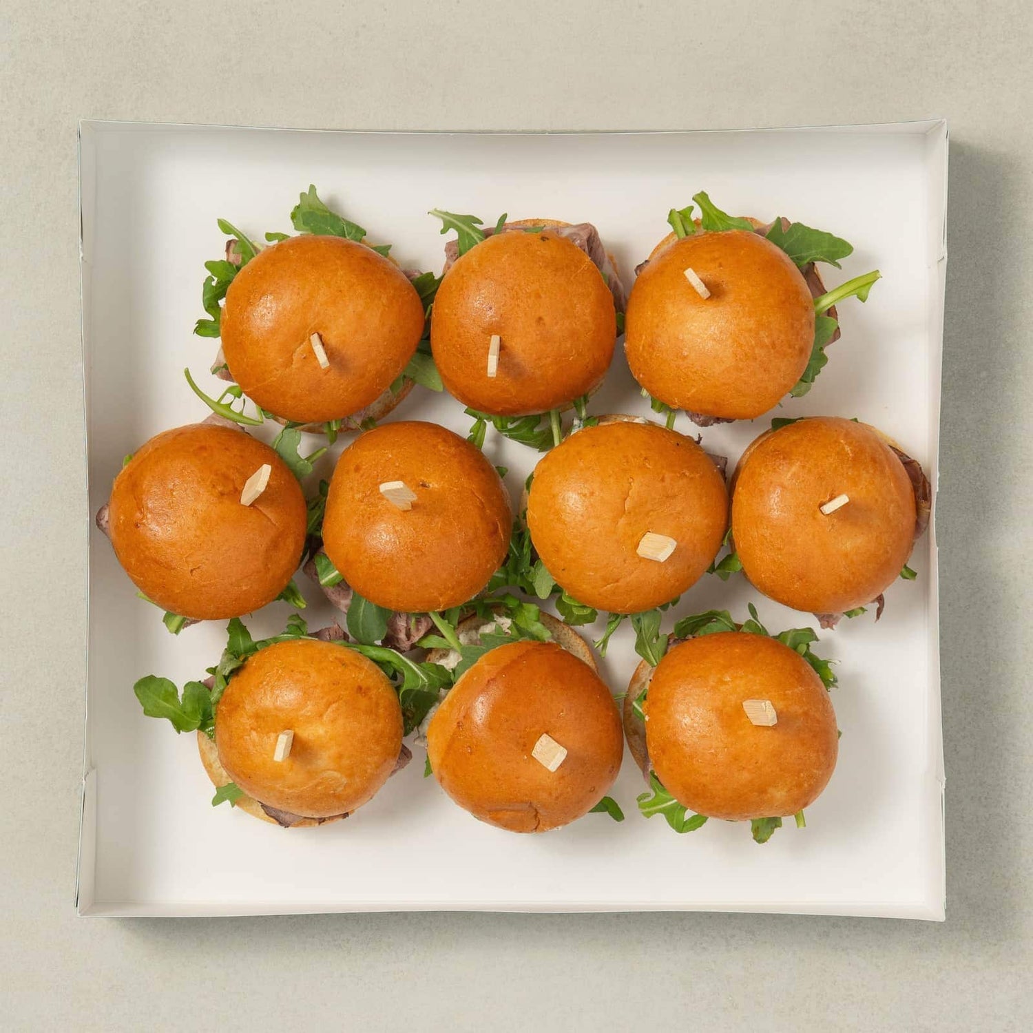 Coffret bouchées - Mini burger bœuf, ricotta et chimichurri-AvecPlaisirs Chefs Traiteurs