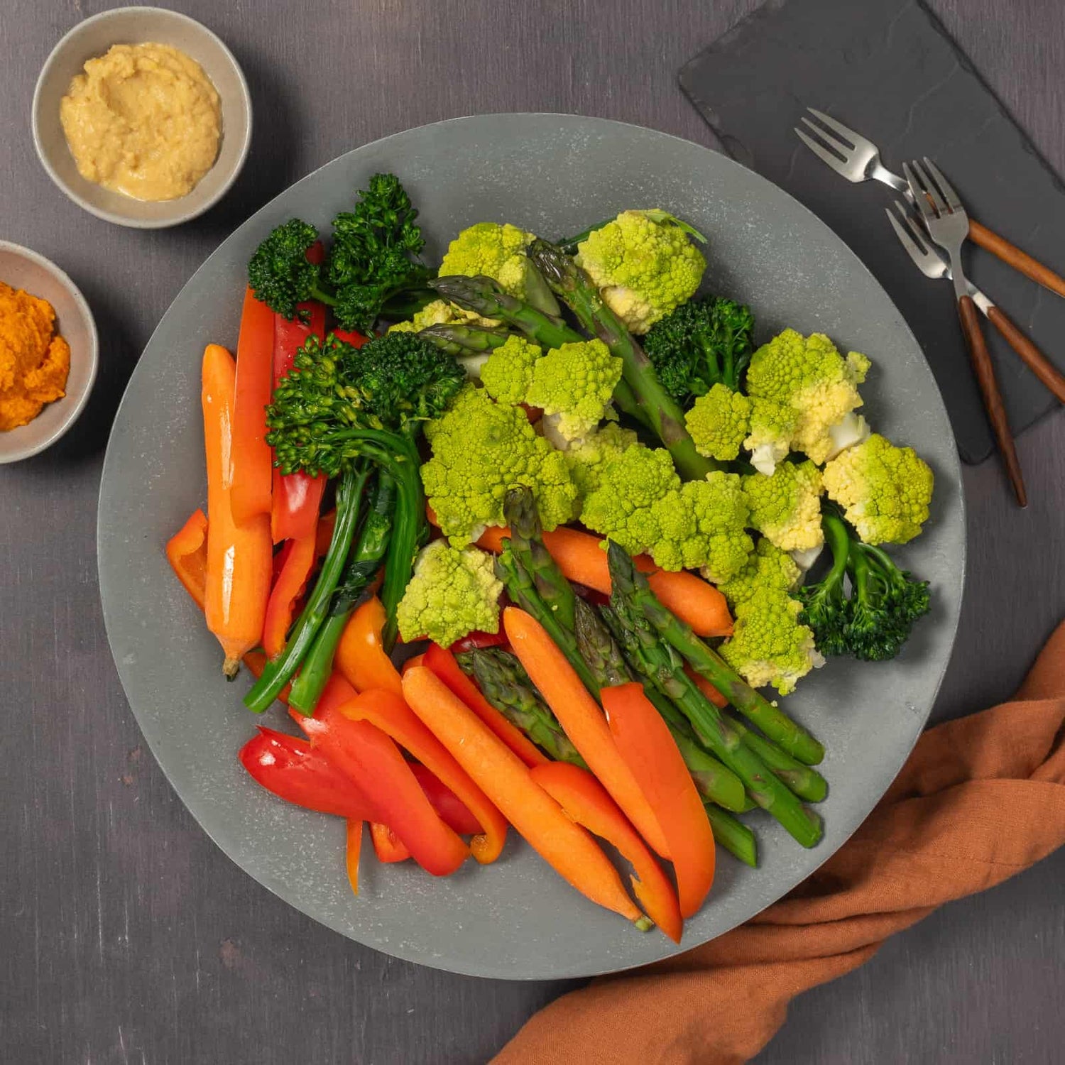 Grand plateau de Crudités et trempette maison-AvecPlaisirs Chefs Traiteurs