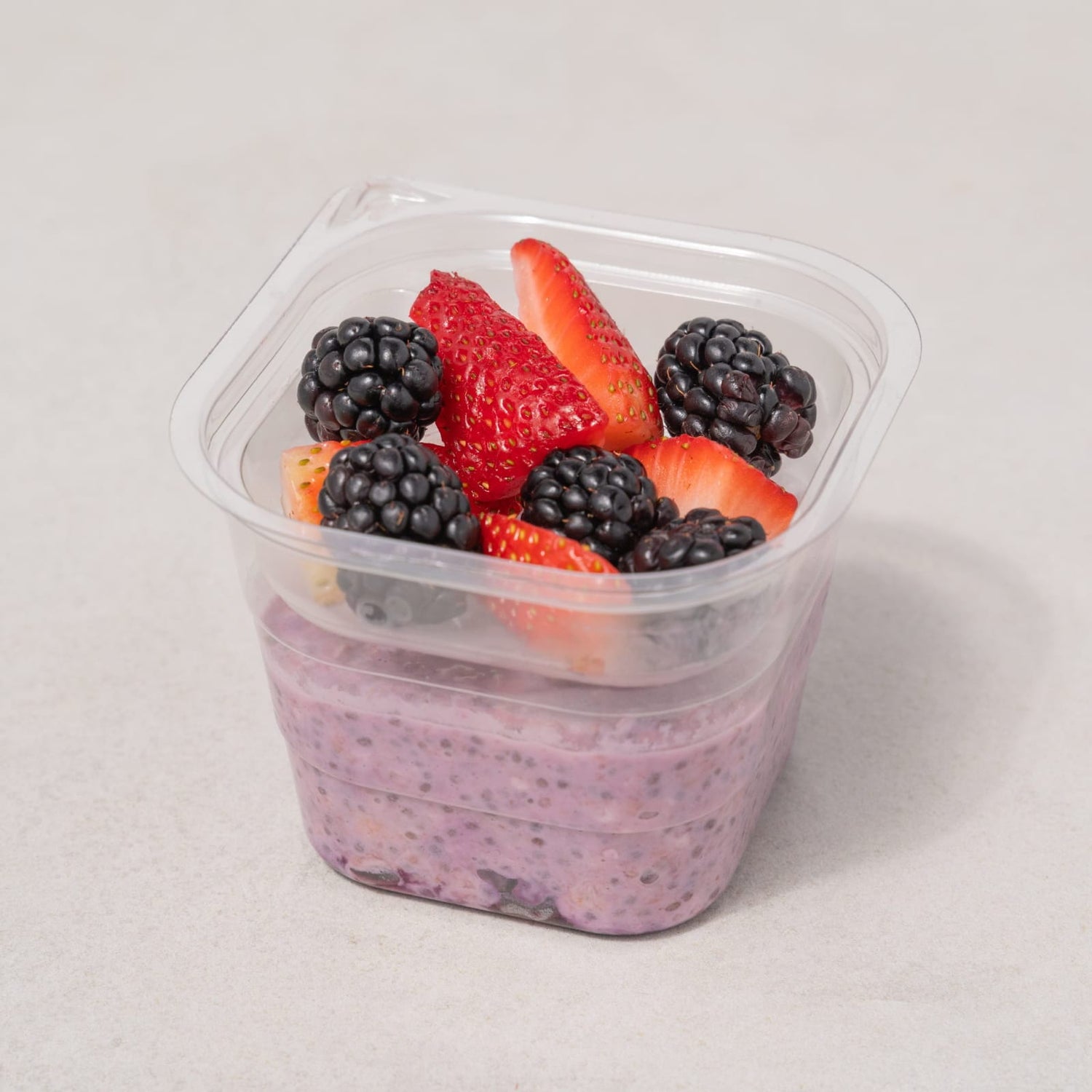 Overnight ube aux fruits de saison-AvecPlaisirs Chefs Traiteurs