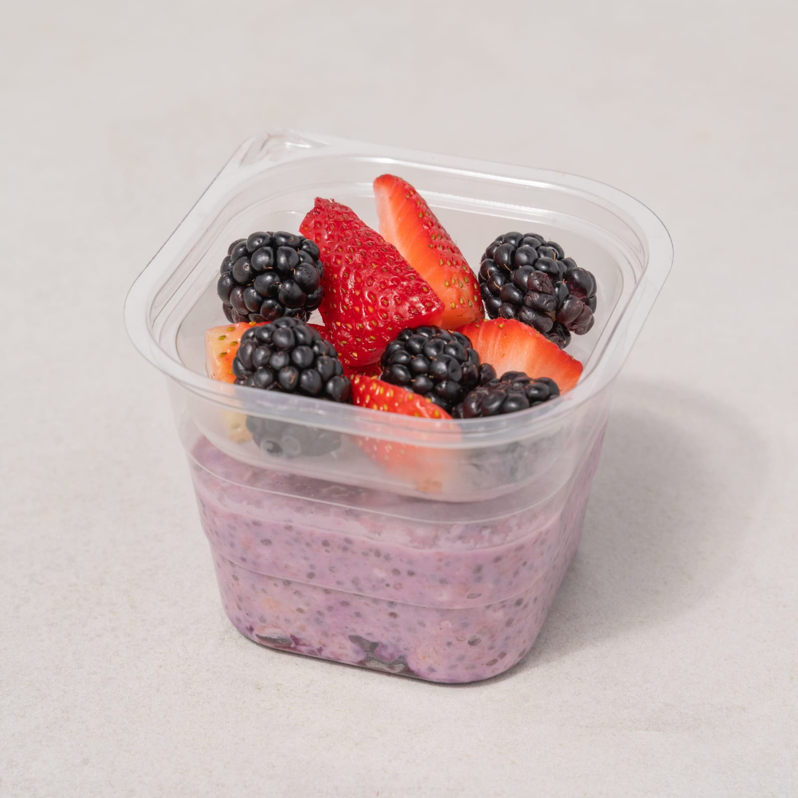 Overnight ube aux fruits de saison-AvecPlaisirs Chefs Traiteurs