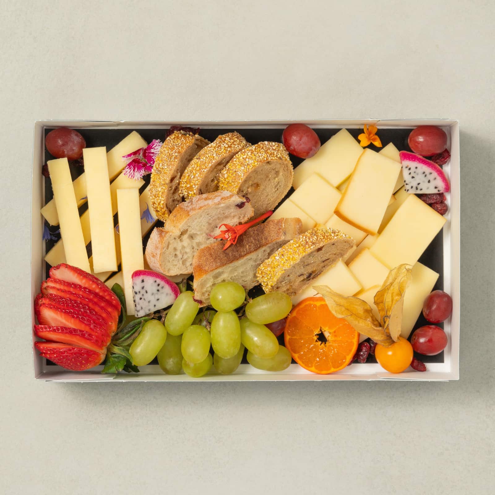 Petit plateau de Fromages cheddar et emmental-AvecPlaisirs Chefs Traiteurs