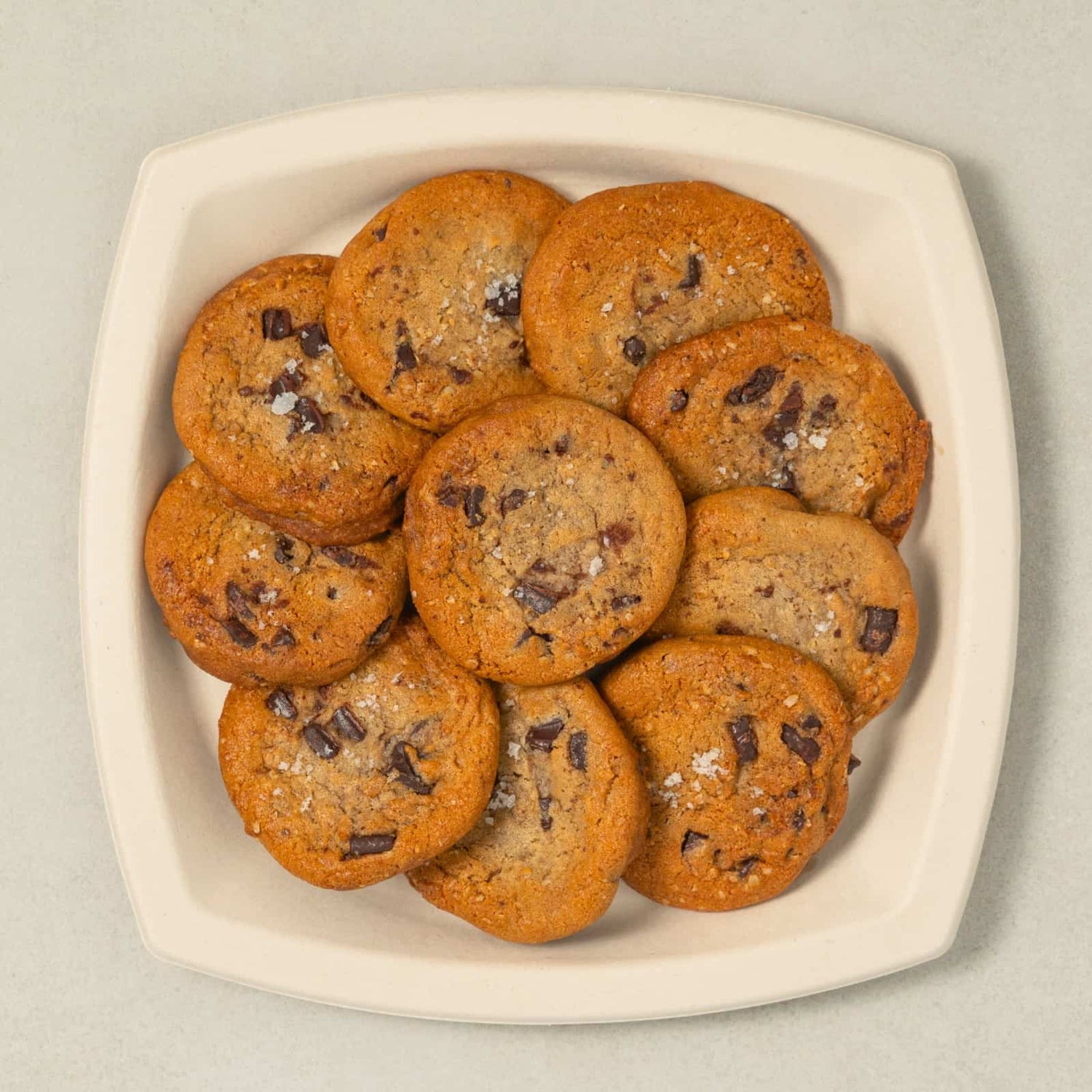 Plateau de biscuits gourmands au chocolat noir et fleur de sel-AvecPlaisirs Chefs Traiteurs