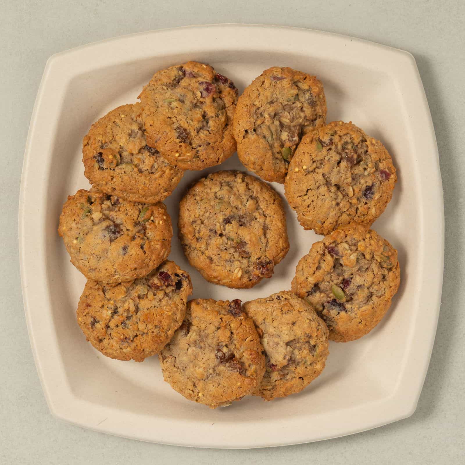 Plateau de biscuits gourmands au mélange du randonneur-AvecPlaisirs Chefs Traiteurs