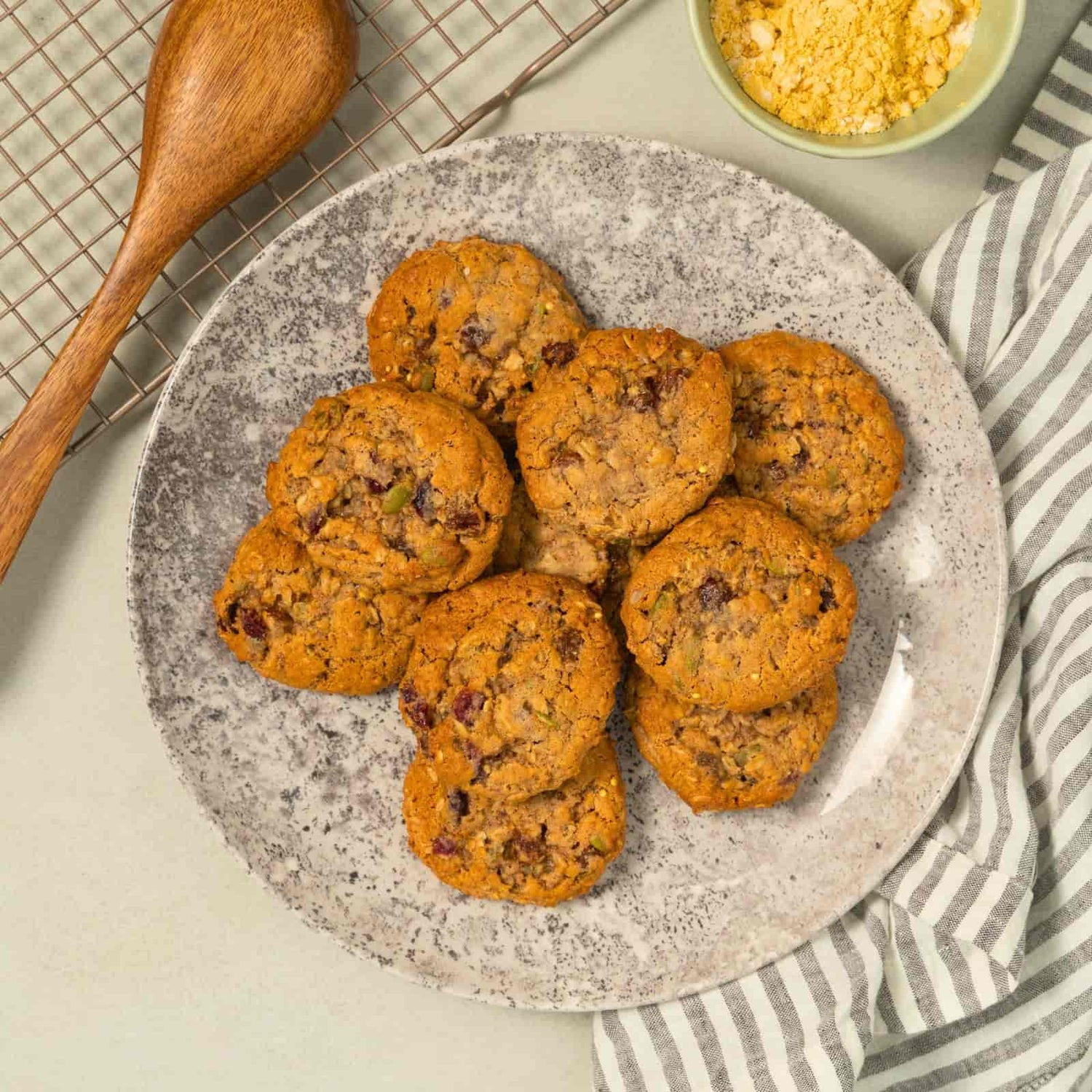 Plateau de biscuits gourmands au mélange du randonneur-AvecPlaisirs Chefs Traiteurs