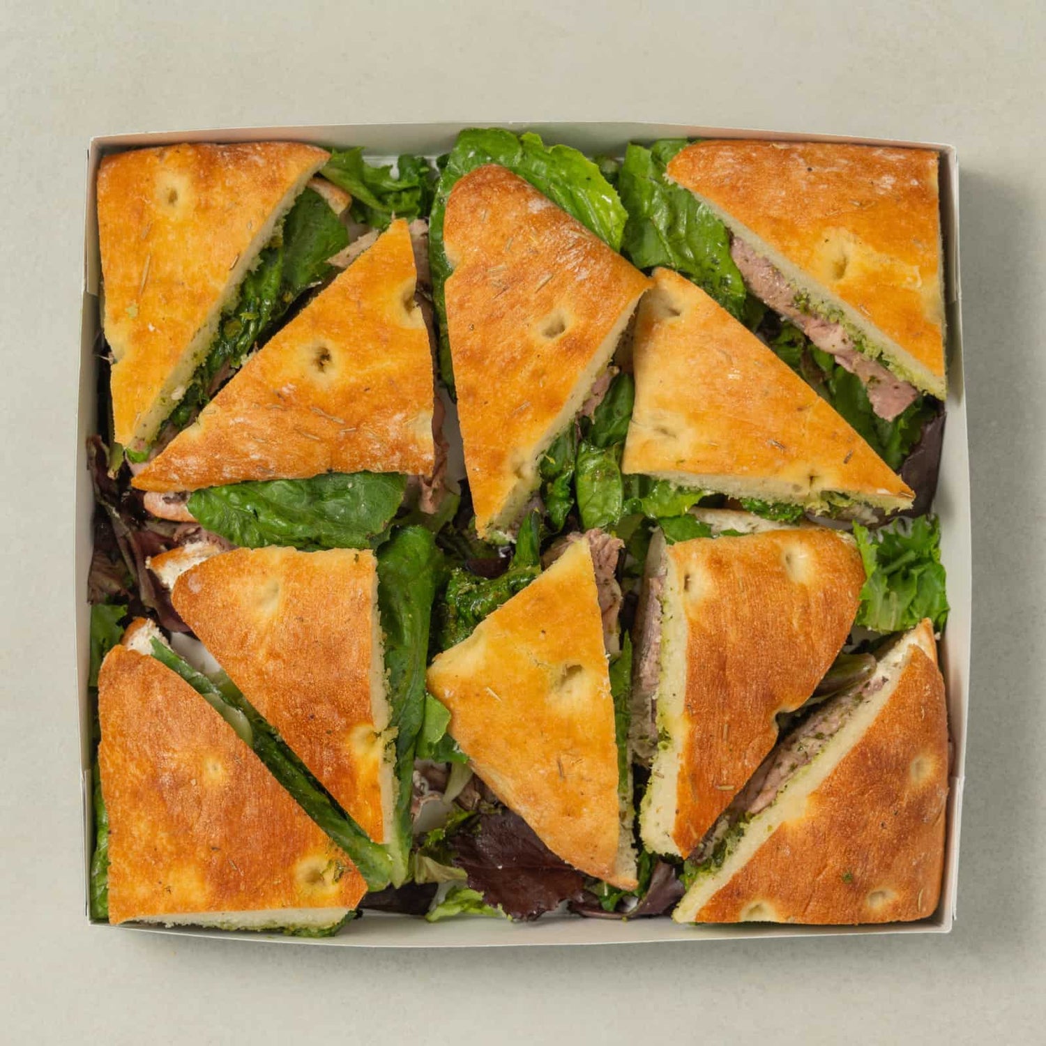 Plateau Sandwichs bœuf, ricotta et chimichurri-AvecPlaisirs Chefs Traiteurs