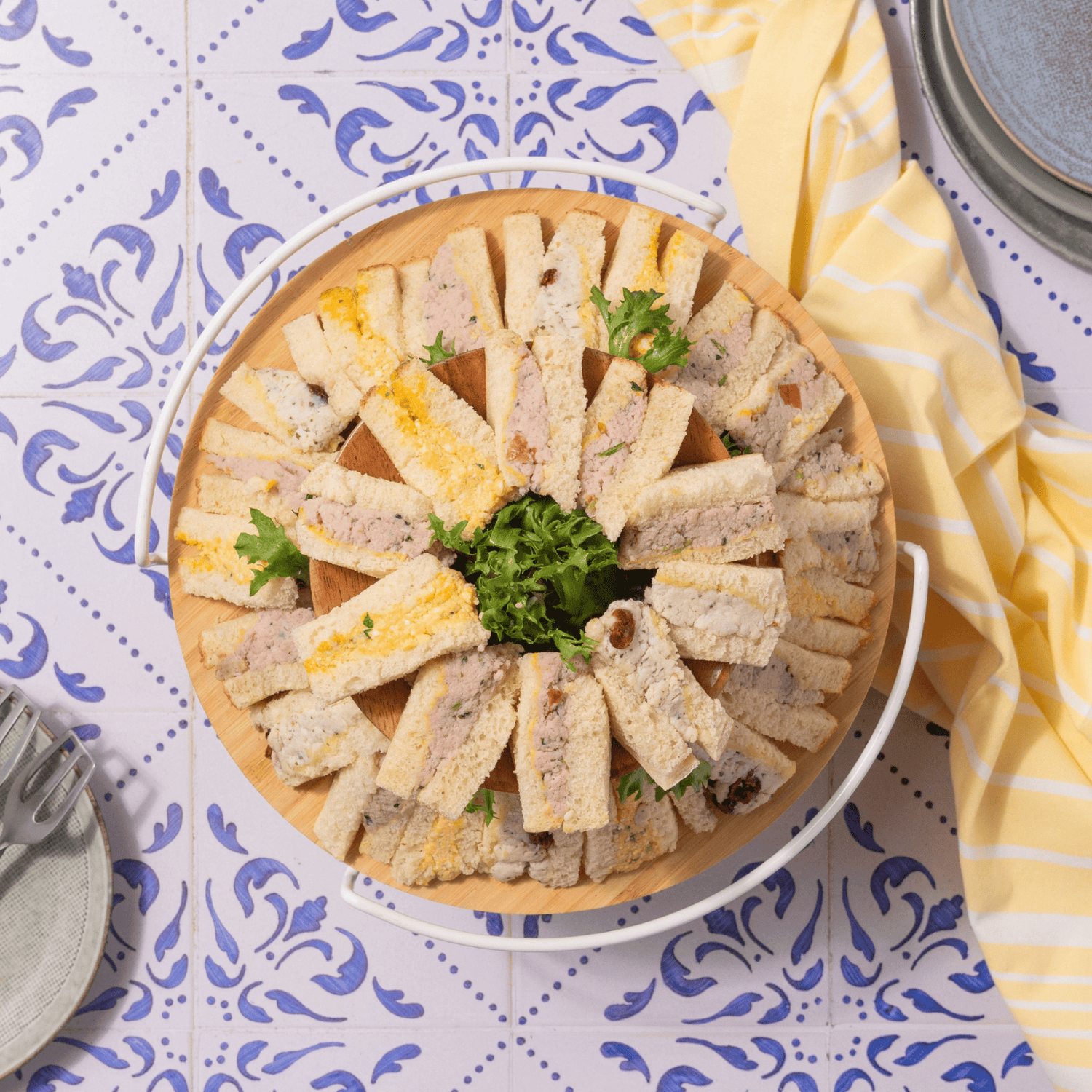 Trio de sandwichs œuf, poulet et jambon-AvecPlaisirs Chefs Traiteurs