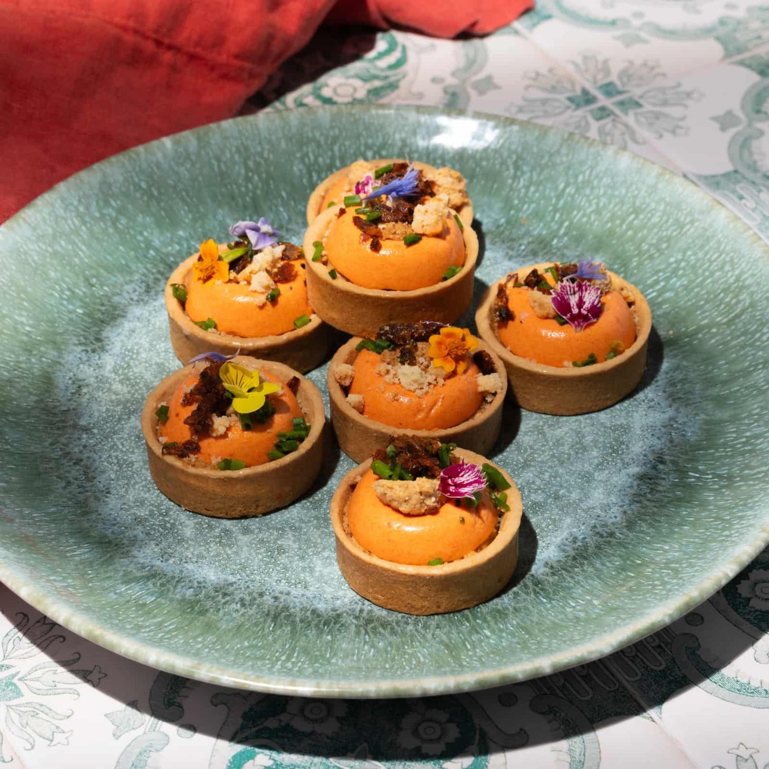 Coffret bouchées - Tartelette chorizo, poivrons, feta-AvecPlaisirs Chefs Traiteurs