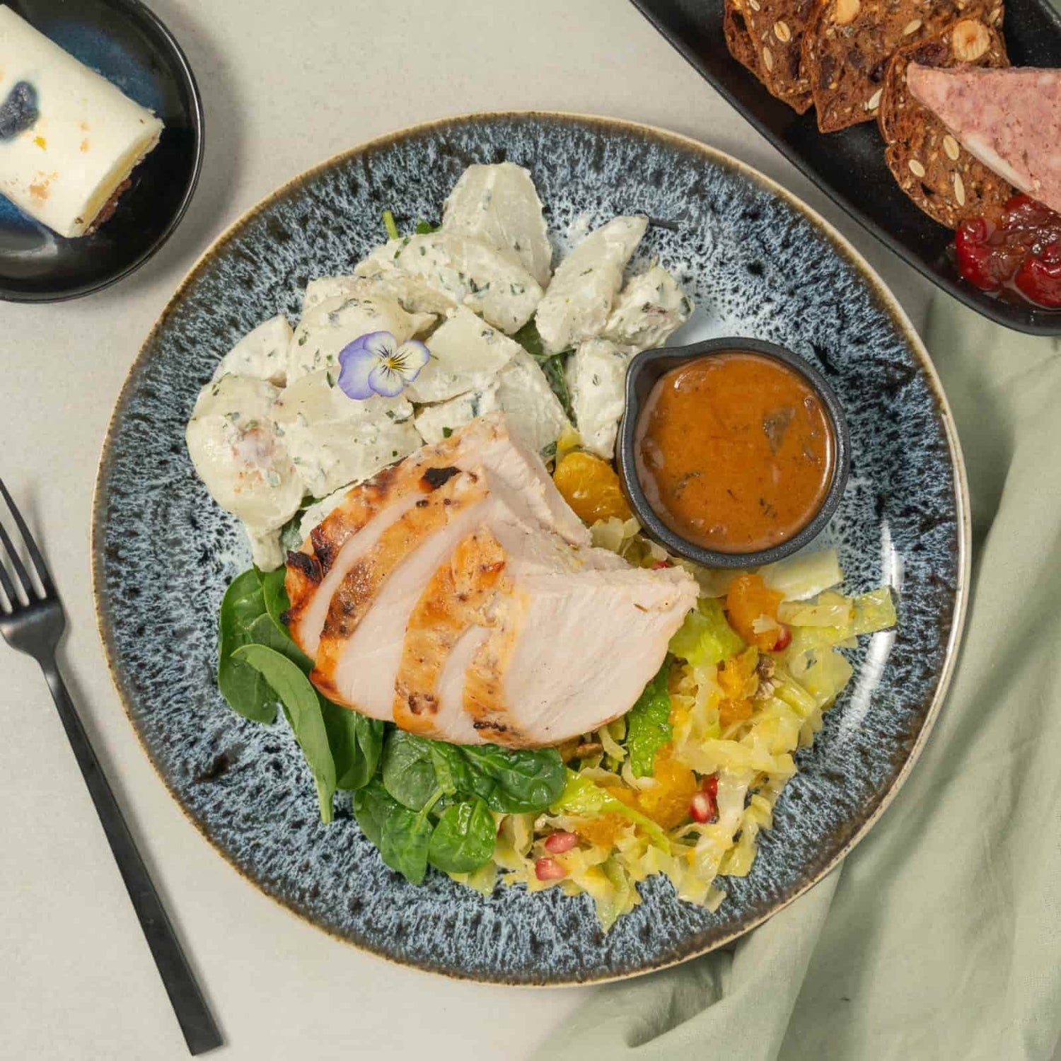 Coffret salade-repas Dinde rôtie aux épices des Fêtes-AvecPlaisirs Chefs Traiteurs