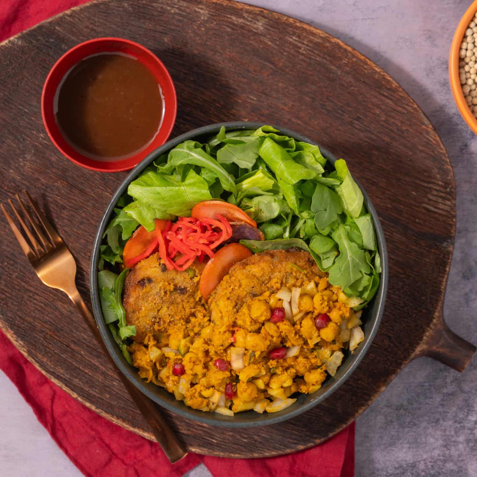 Bol-repas Aloo Tikki Chaat-AvecPlaisirs Chefs Traiteurs