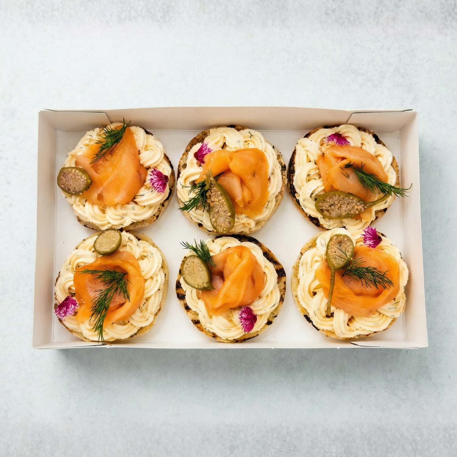Plateau de muffins anglais au saumon fumé