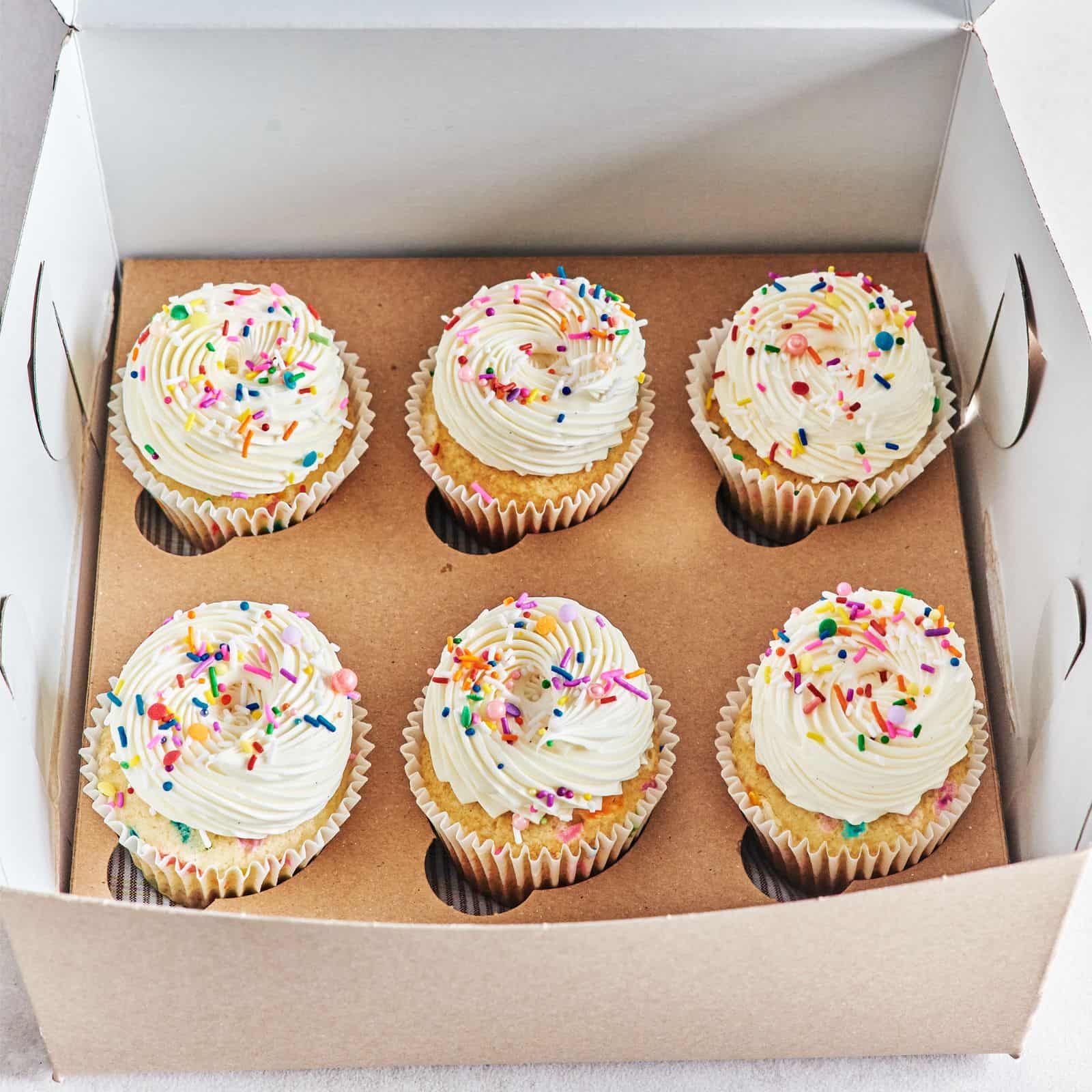 Cupcakes anniversaire - boîte de 6-AvecPlaisirs Chefs Traiteurs