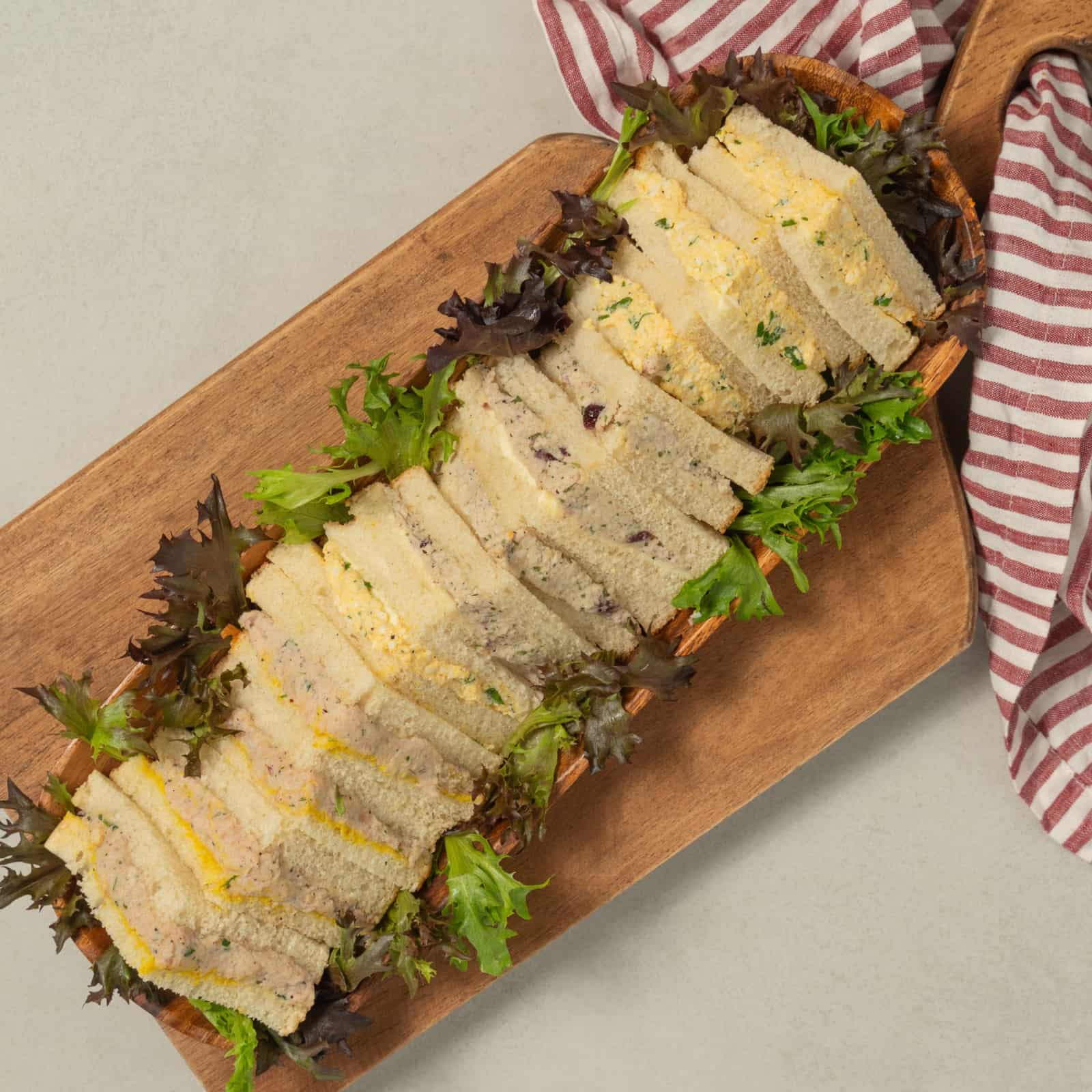 Trio de sandwichs œuf, poulet et jambon-AvecPlaisirs Chefs Traiteurs