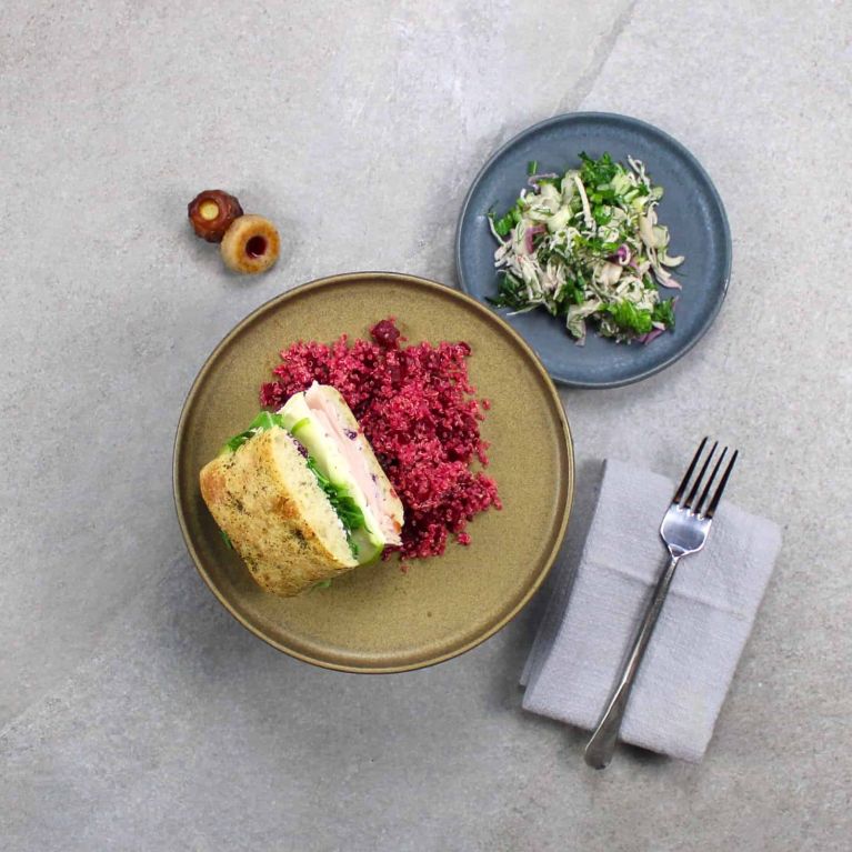 PP – dinde – Salade le´gumes croquants + salade taboule´ quinoa ajout de persil et supre^mes d’agrumes - cabaret.jpg