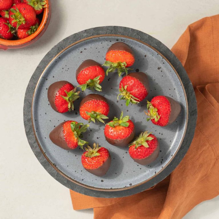 10 Strawberries dipped in dark chocolate Platter