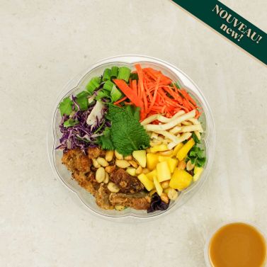 Satay salad with peanuts